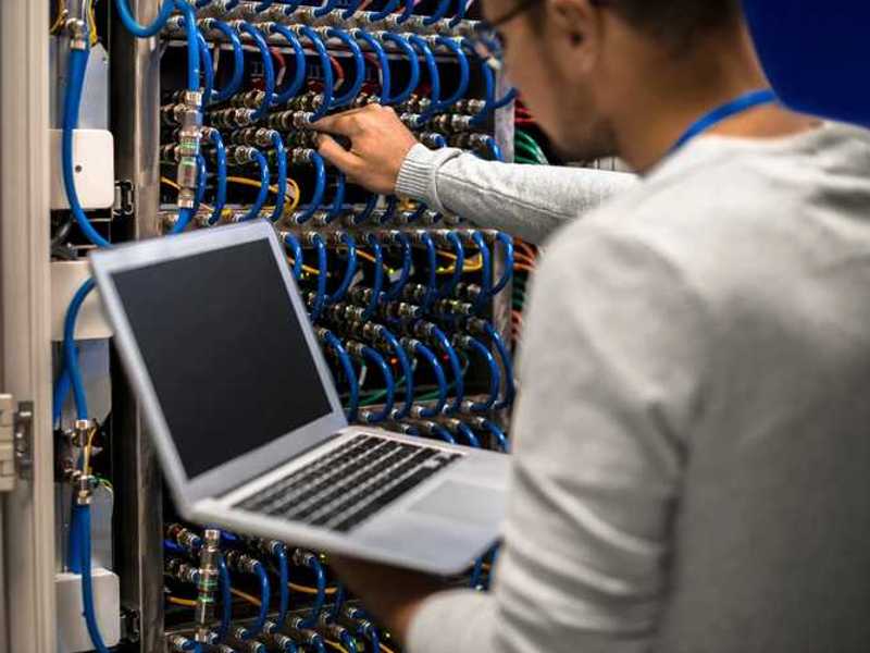 dedicirani server